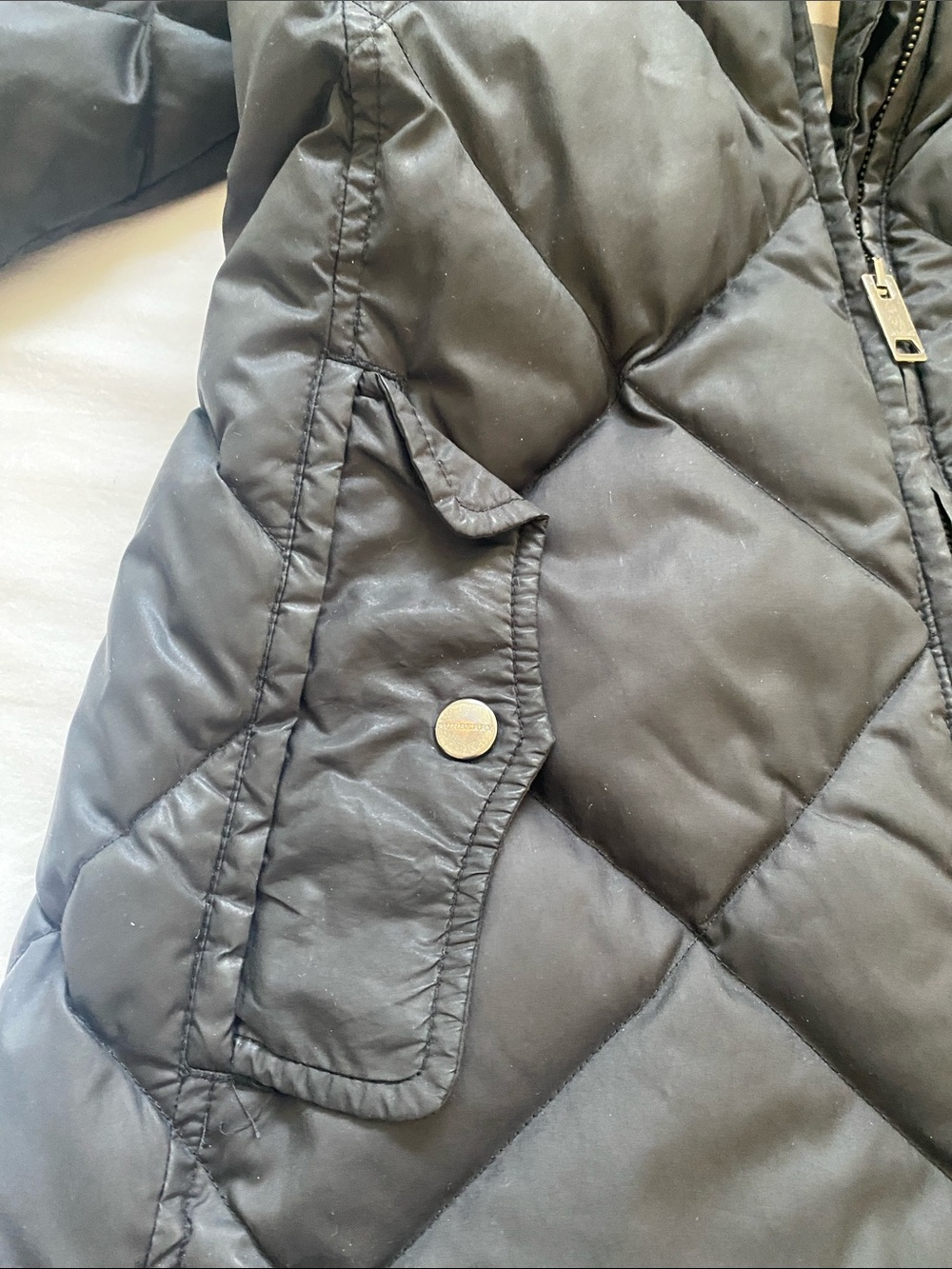 Burberry Women’s Black Quilted Puffer Jacket Size Small - Picture 13 of 13